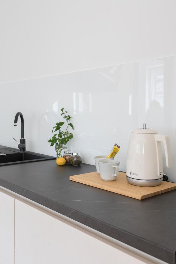 Design 2Bdr Apartment Near City Center ザグレブ エクステリア 写真